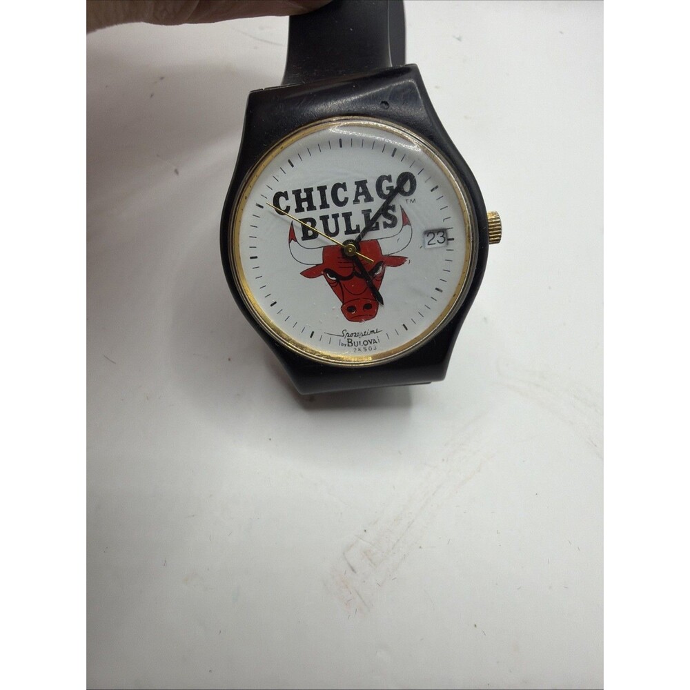 Bulova Vintage Chicago Bulls Watch NBA Licensed Quartz 1990s Team Logo Jordan